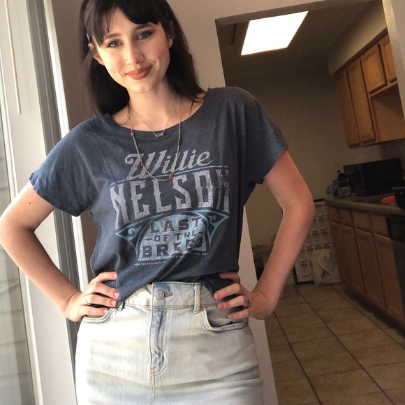 SUPER COMFY Willie Nelson T - Picture 2 of 3